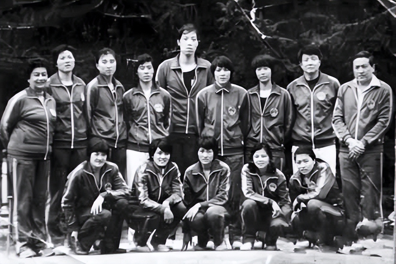 90年代篮球女篮冠军是谁_篮球冠军年代女篮是哪个国家_女篮球冠军是谁