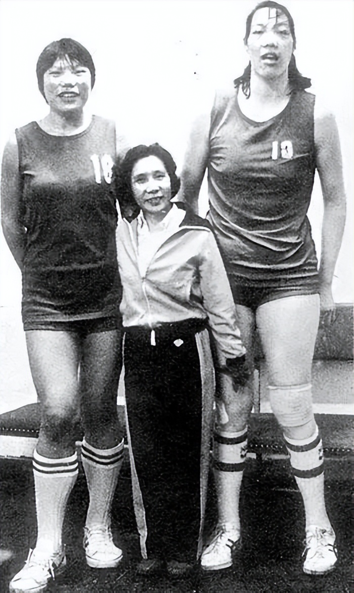 女篮球冠军是谁_90年代篮球女篮冠军是谁_篮球冠军年代女篮是哪个国家