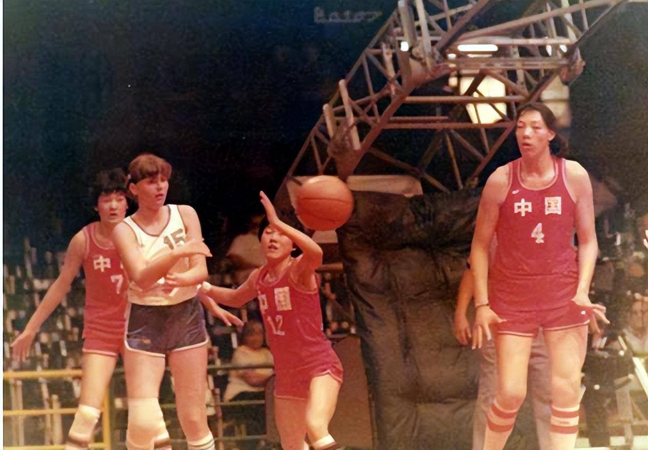 女篮球冠军是谁_90年代篮球女篮冠军是谁_篮球冠军年代女篮是哪个国家