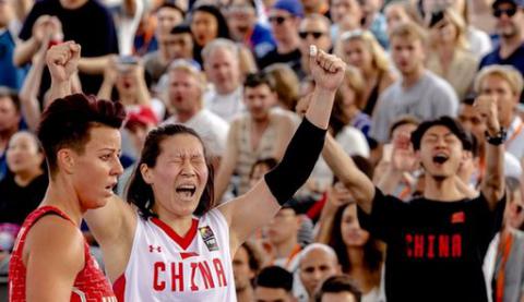 篮球冠军年代女篮是谁_90年代篮球女篮冠军是谁_女篮球冠军是谁