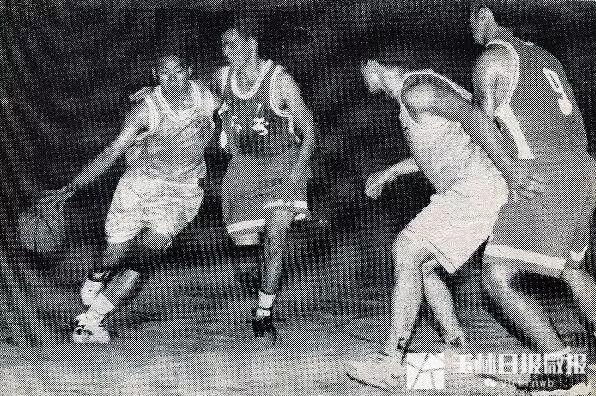 篮球冠军年代女篮是哪个队的_90年代篮球女篮冠军是谁_女篮历届冠军