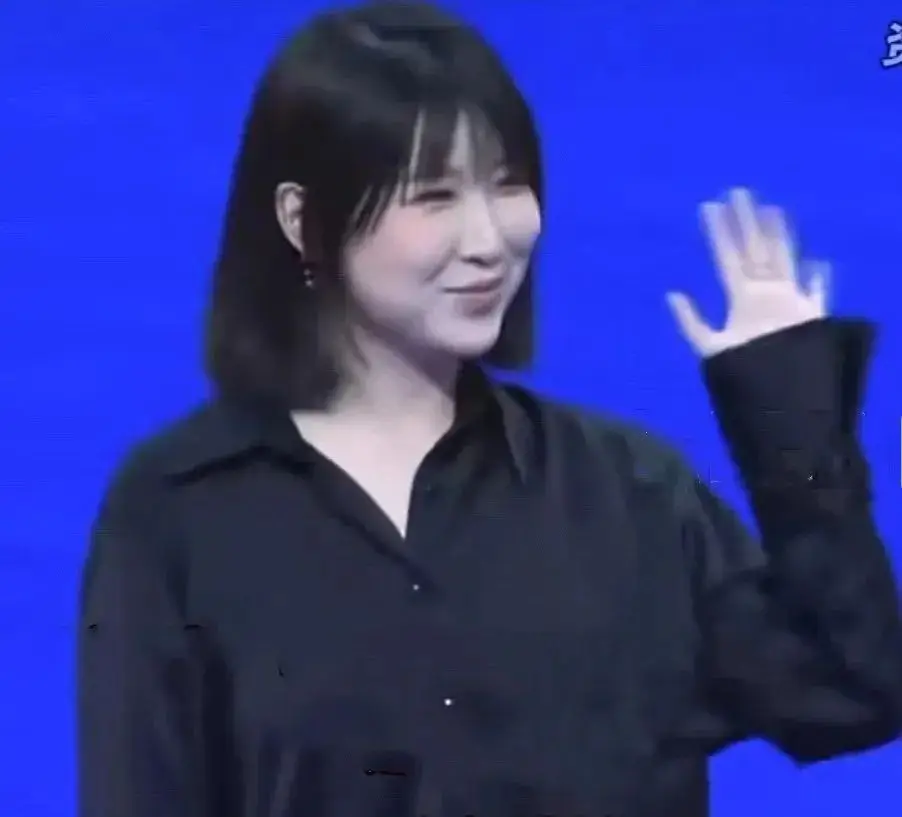 游泳女友冠军富婆是谁_游泳冠军的富婆女友_游泳冠军嫁给富豪