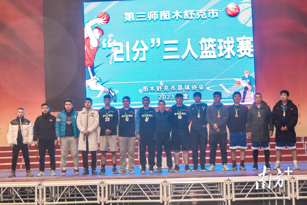三人篮球比赛裁判规则_篮球三人裁判的名称_3人篮球裁判员站位