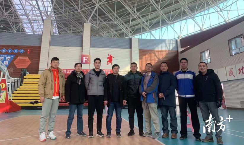 三人篮球比赛裁判规则_3人篮球裁判员站位_篮球三人裁判的名称